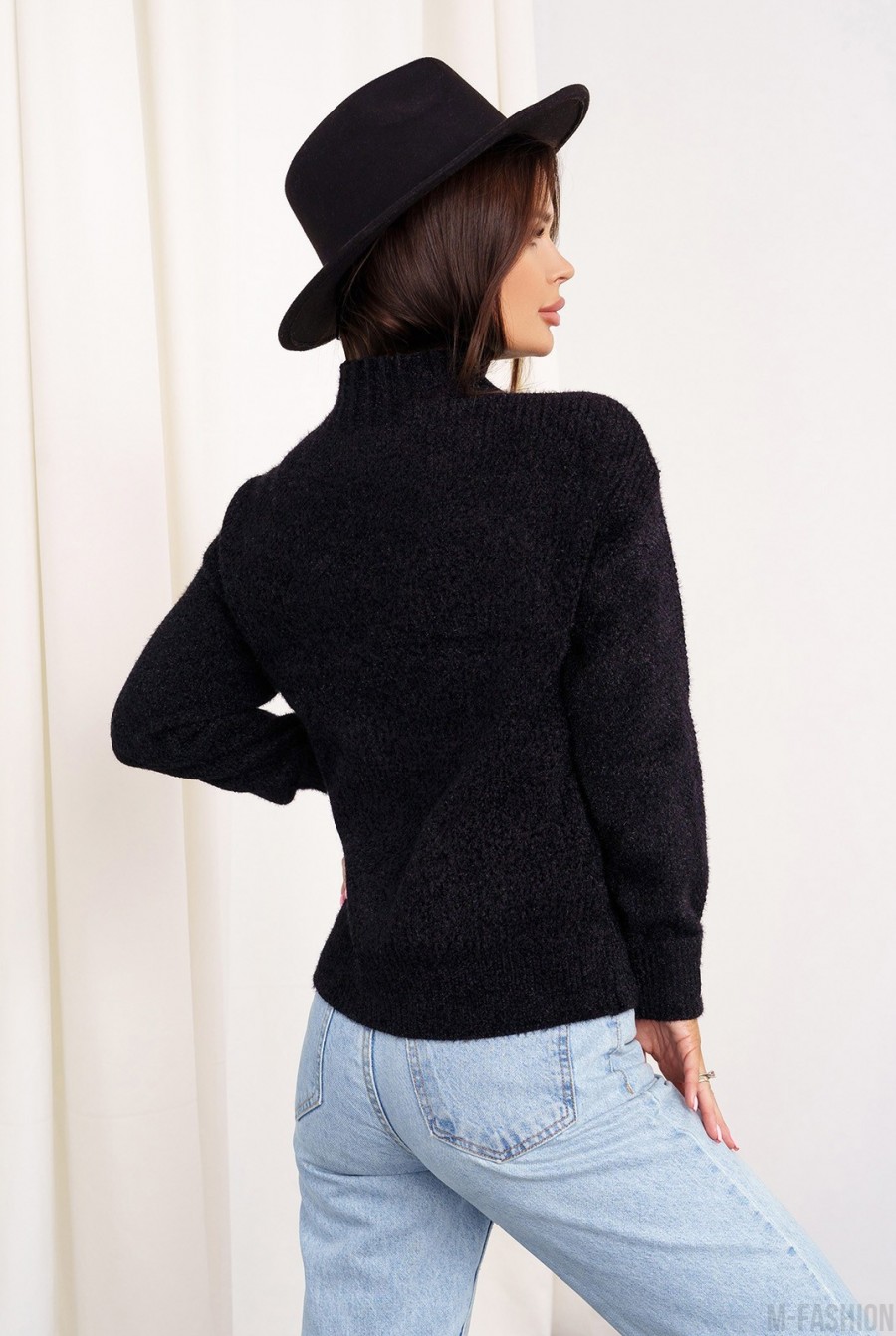 Вязаный теплый свитер-травка черного цвета- Фото 3