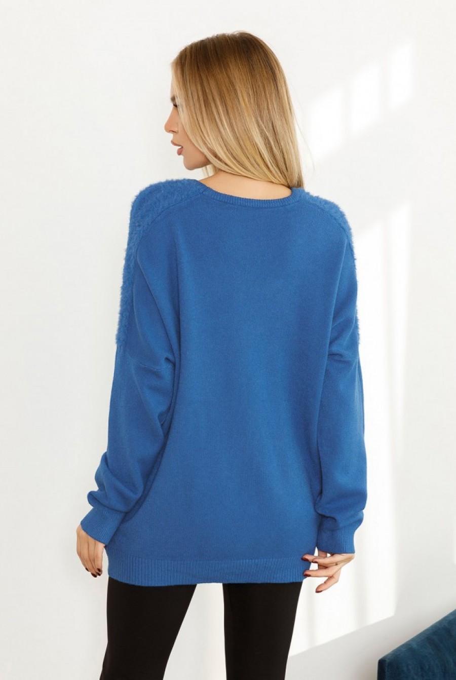 Голубой ангоровый свободный свитер с вставками- Фото 3