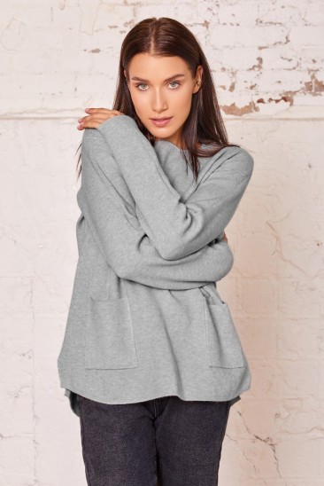 Серый асимметричный свитер с карманами