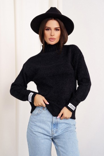 Вязаный теплый свитер-травка черного цвета
