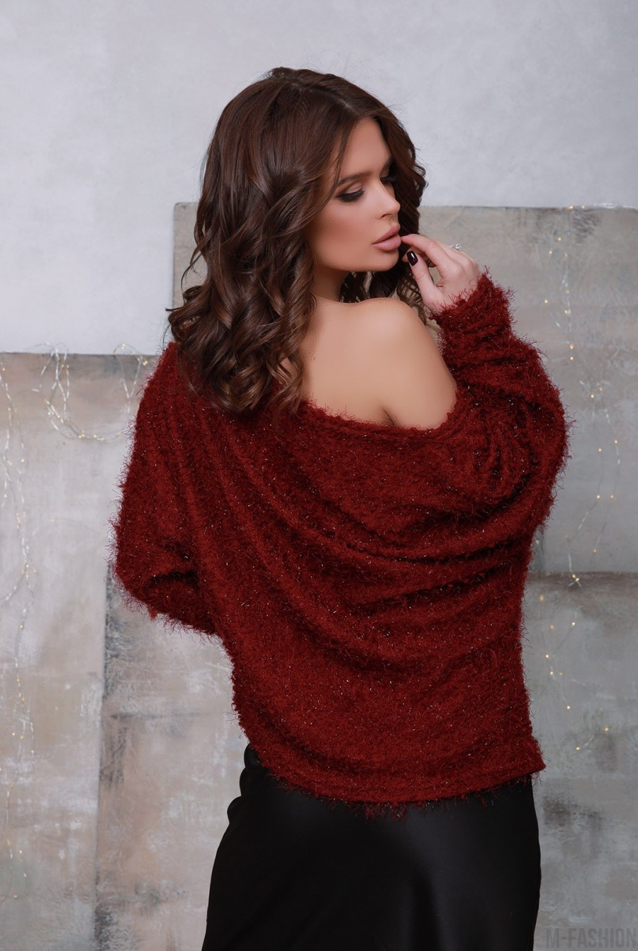 Бордовый свободный свитер-травка с широкой горловиной- Фото 3