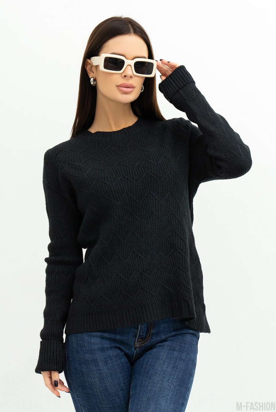 Черный мягкий свитер с вязаными узорами - Фото 1