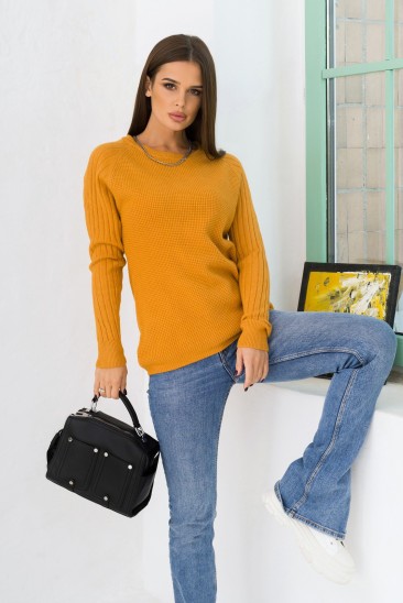 Горчичный ангоровый свитер комбинированной вязки