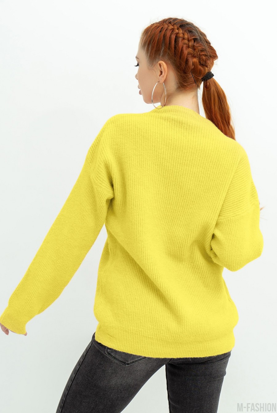 Желтый свободный вязаный свитер- Фото 3