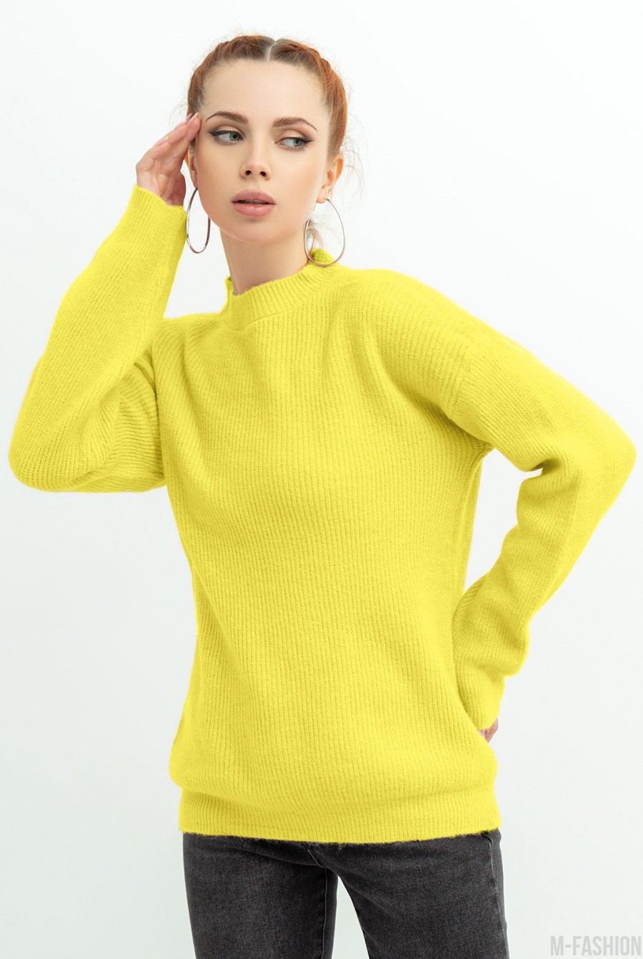 Желтый свободный вязаный свитер - Фото 1