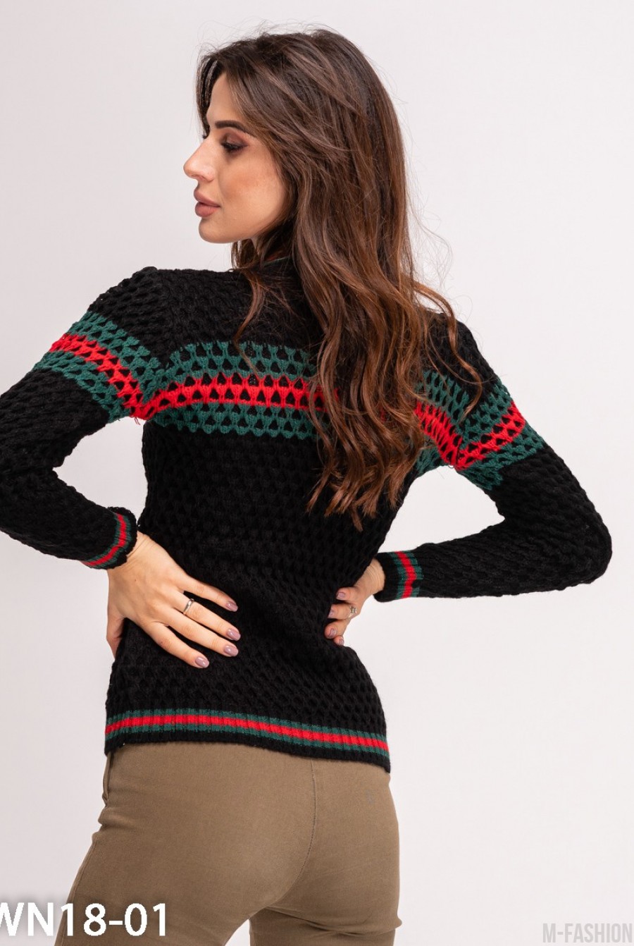 Черный шерстяной свитер объемной вязки с цветным декором- Фото 5