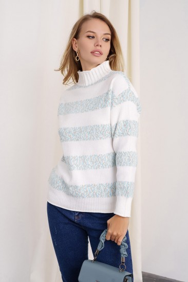 Бело-голубой теплый свитер с полосками