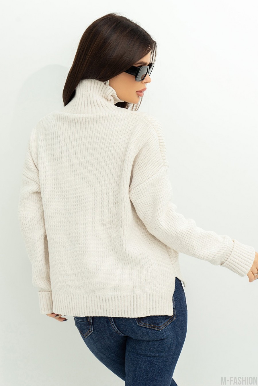 Белый мохеровый свитер с надписью- Фото 3