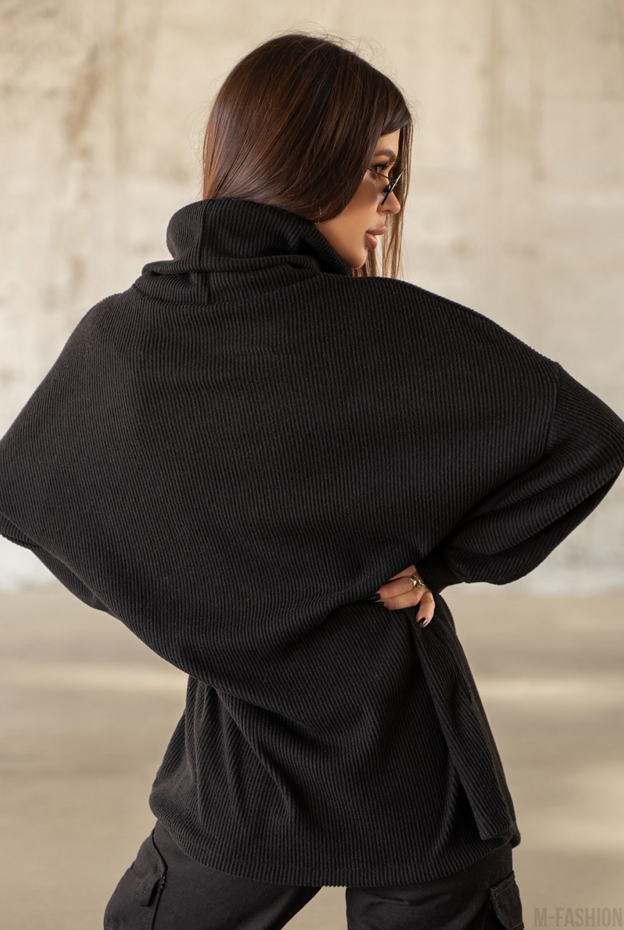 Черный ангоровый свитер с хомутом- Фото 3