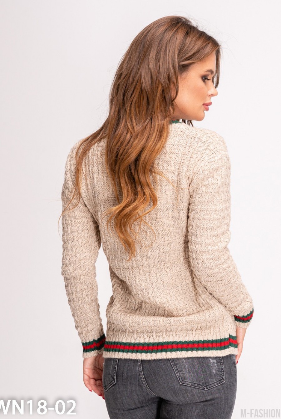Бежевый вязаный свитер с брошью- Фото 3