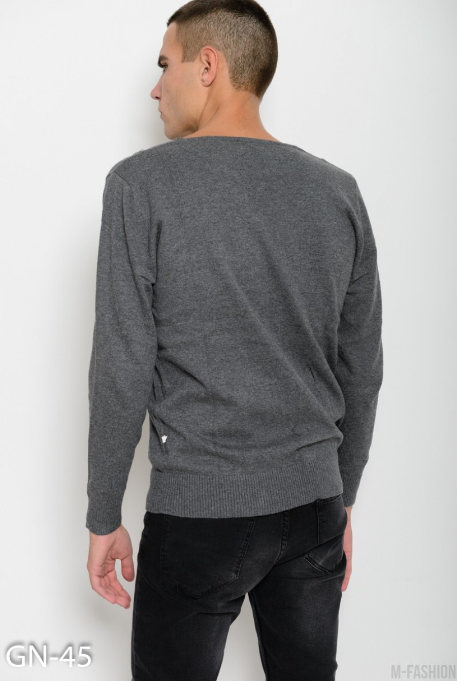 Серый шерстяной тонкий свитер с V-образной горловиной декорированной пуговицами- Фото 3