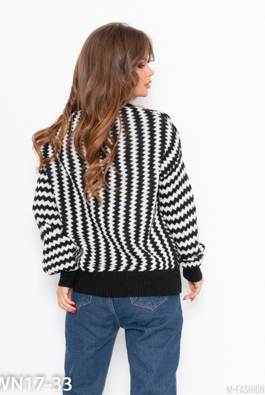 Черно-белый свитер с вертикальным узором- Фото 3