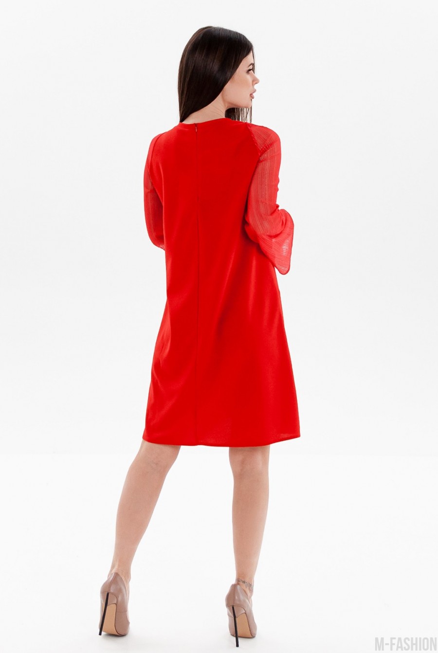 Красное платье-трапеция с полупрозрачными рукавами- Фото 3