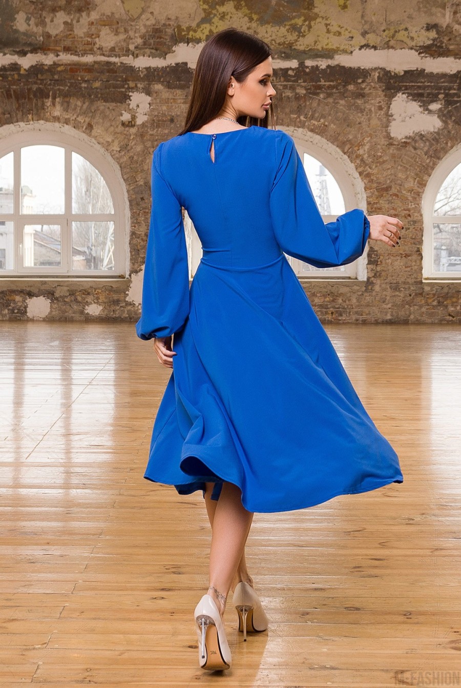 Синее расклешенное платье с длинными рукавами- Фото 3