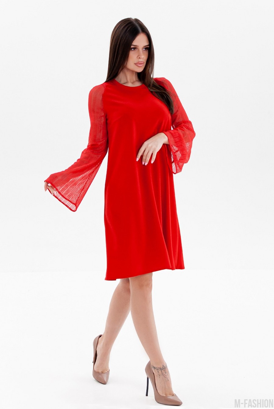Красное платье-трапеция с полупрозрачными рукавами- Фото 2