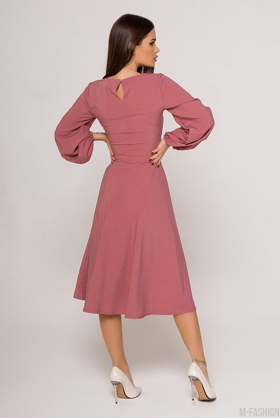 Темно-розовое расклешенное платье с длинными рукавами- Фото 3