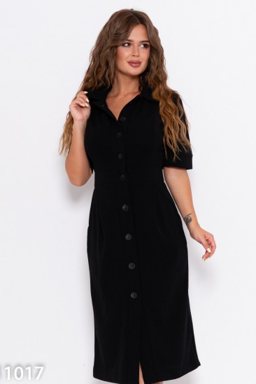 Черное приталенное платье-рубашка с карманами
