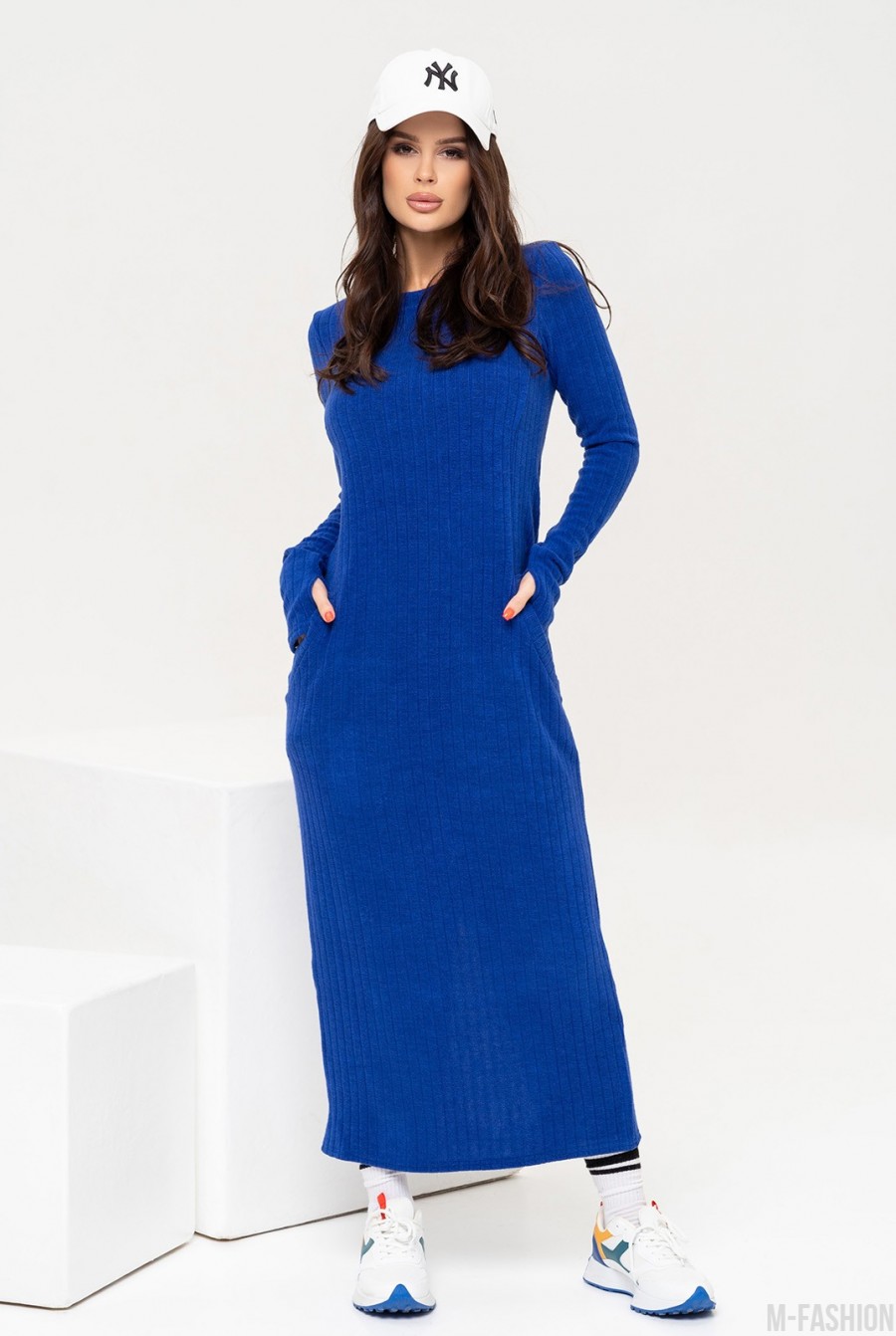 Синее ангоровое длинное платье с карманами - Фото 1