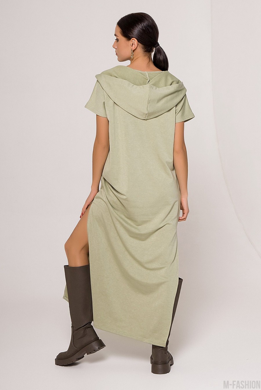 Мятное трикотажное длинное платье с капюшоном- Фото 3
