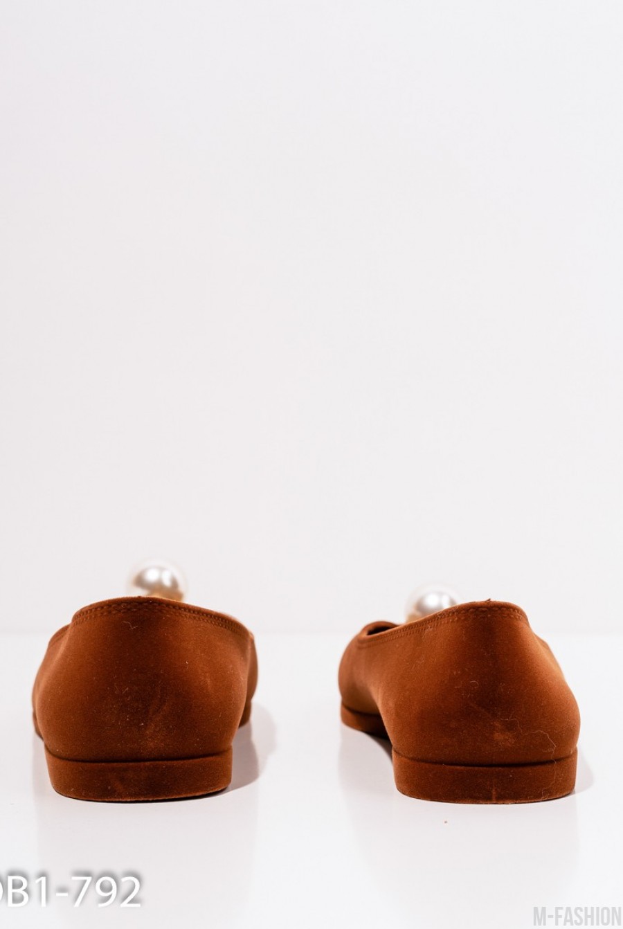 Коричневые велюровые туфли с крупными бусинами- Фото 4