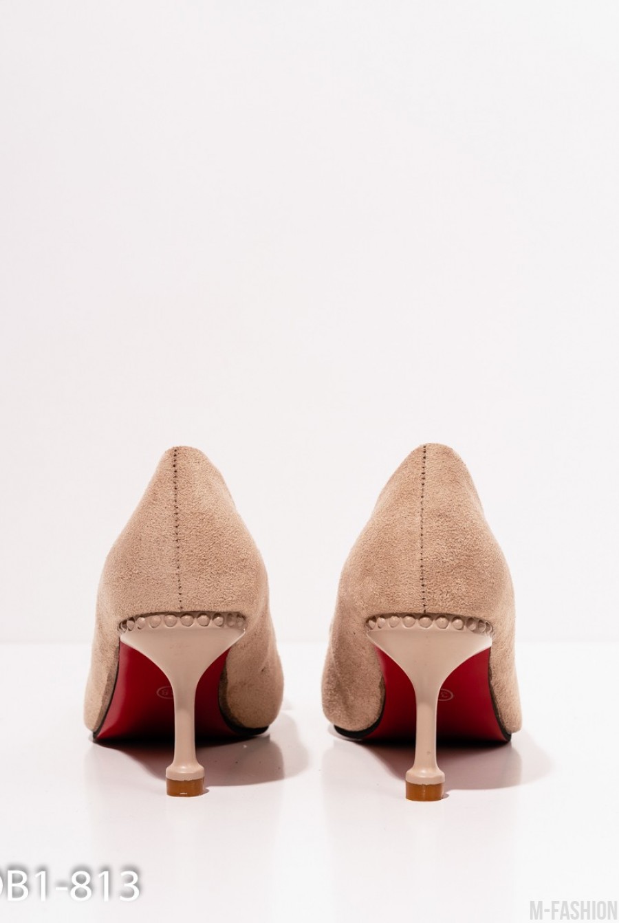 Бежевые замшевые остроконечные туфли на шпильке- Фото 4