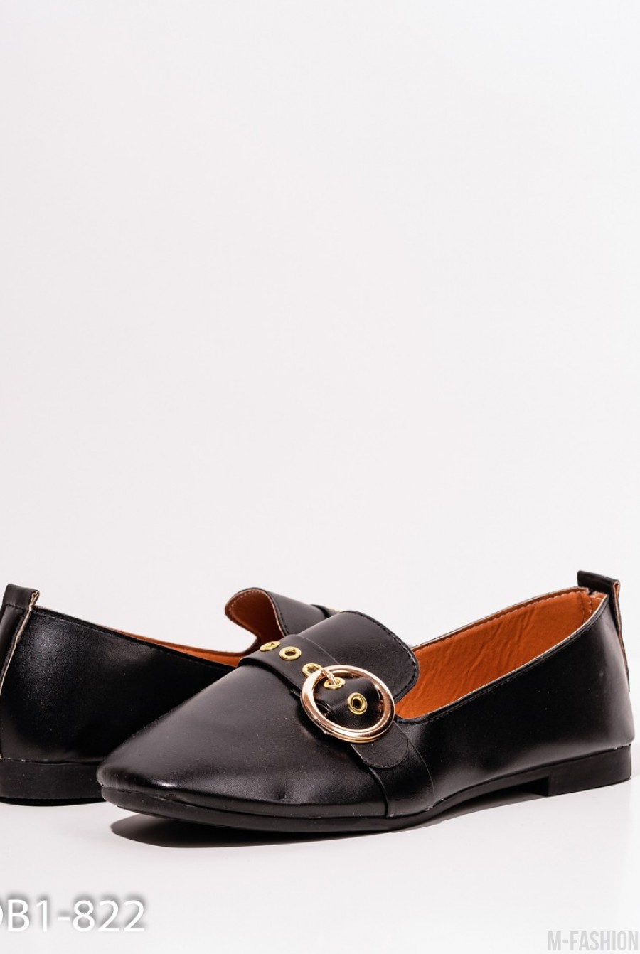 Туфли из черной эко-кожи с пряжкой и люверсами- Фото 3