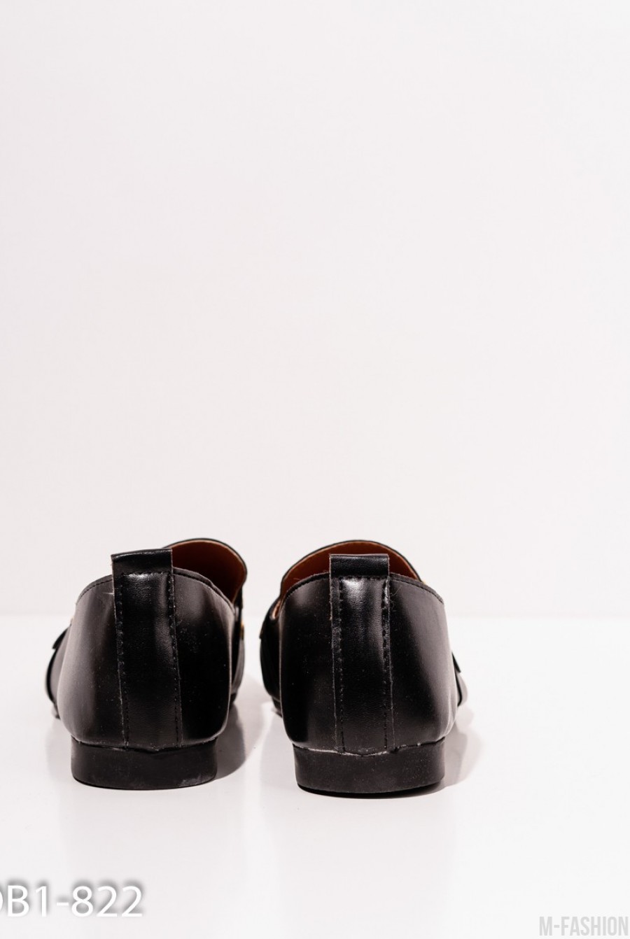 Туфли из черной эко-кожи с пряжкой и люверсами- Фото 4