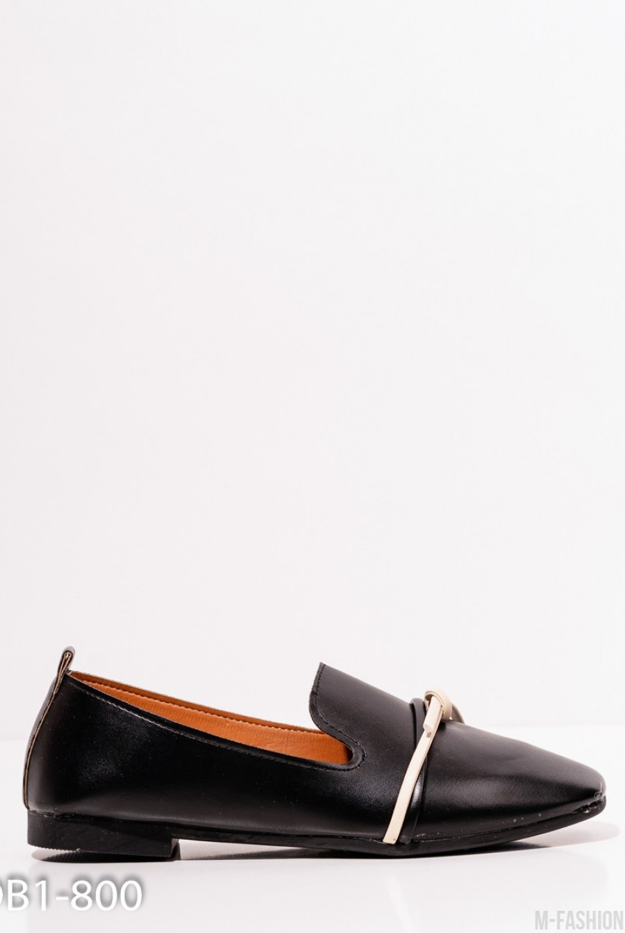 Черные кожаные туфли с бежевым декором - Фото 1