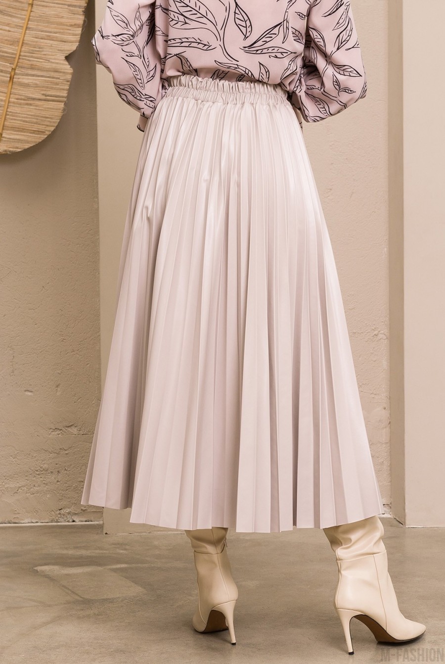 Серая длинная кожаная юбка с плиссировкой- Фото 3