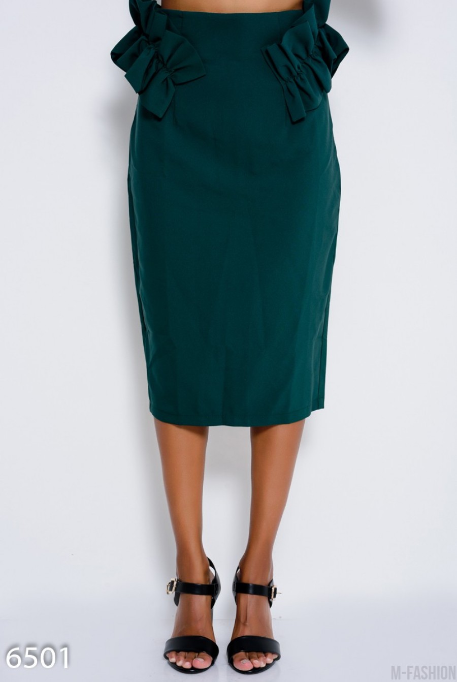 Зеленая юбка миди прямого кроя с рюшами по бокам - Фото 1