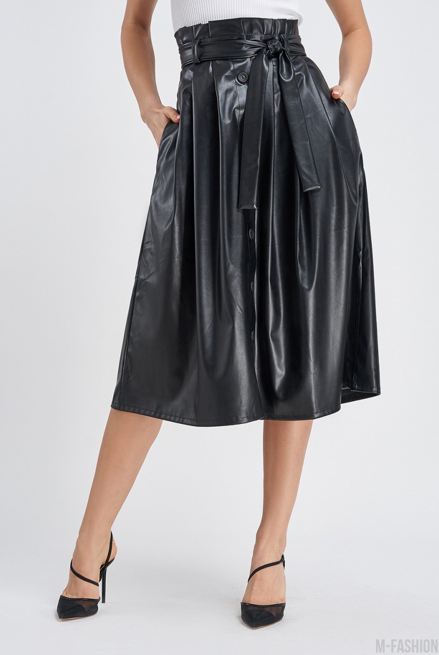 Черная юбка на пуговицах из эко-кожи - Фото 1