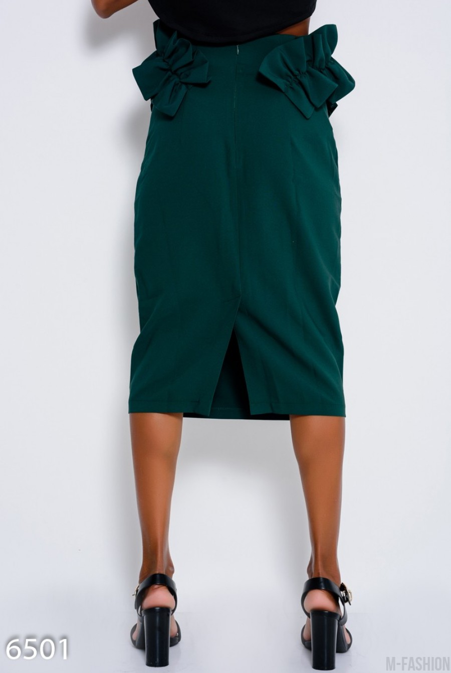 Зеленая юбка миди прямого кроя с рюшами по бокам- Фото 3