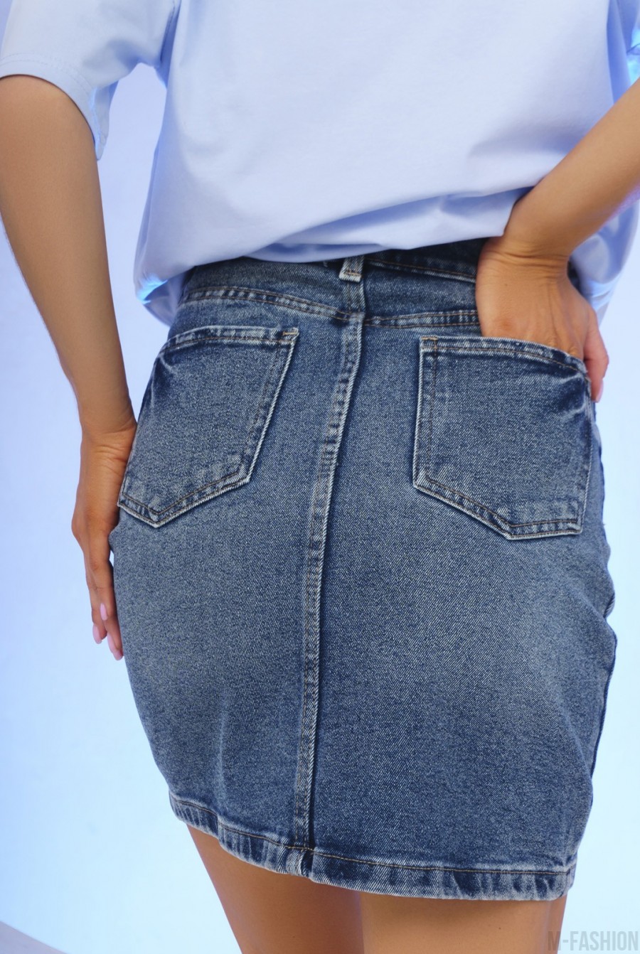 Синяя джинсовая юбка с потертостями- Фото 3