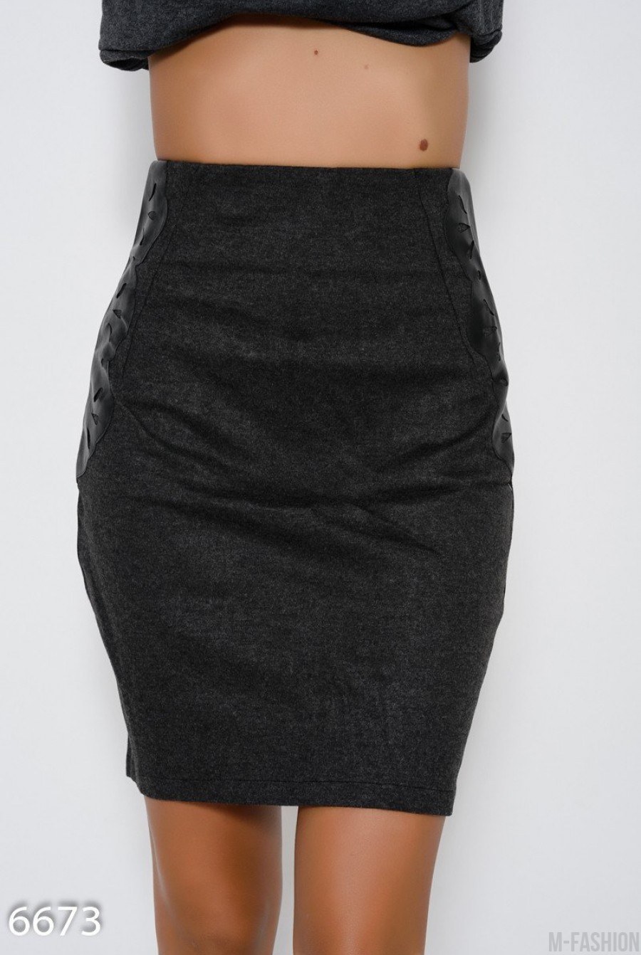 Темно-серая мини юбка из ангоры с вставками из эко-кожи - Фото 1