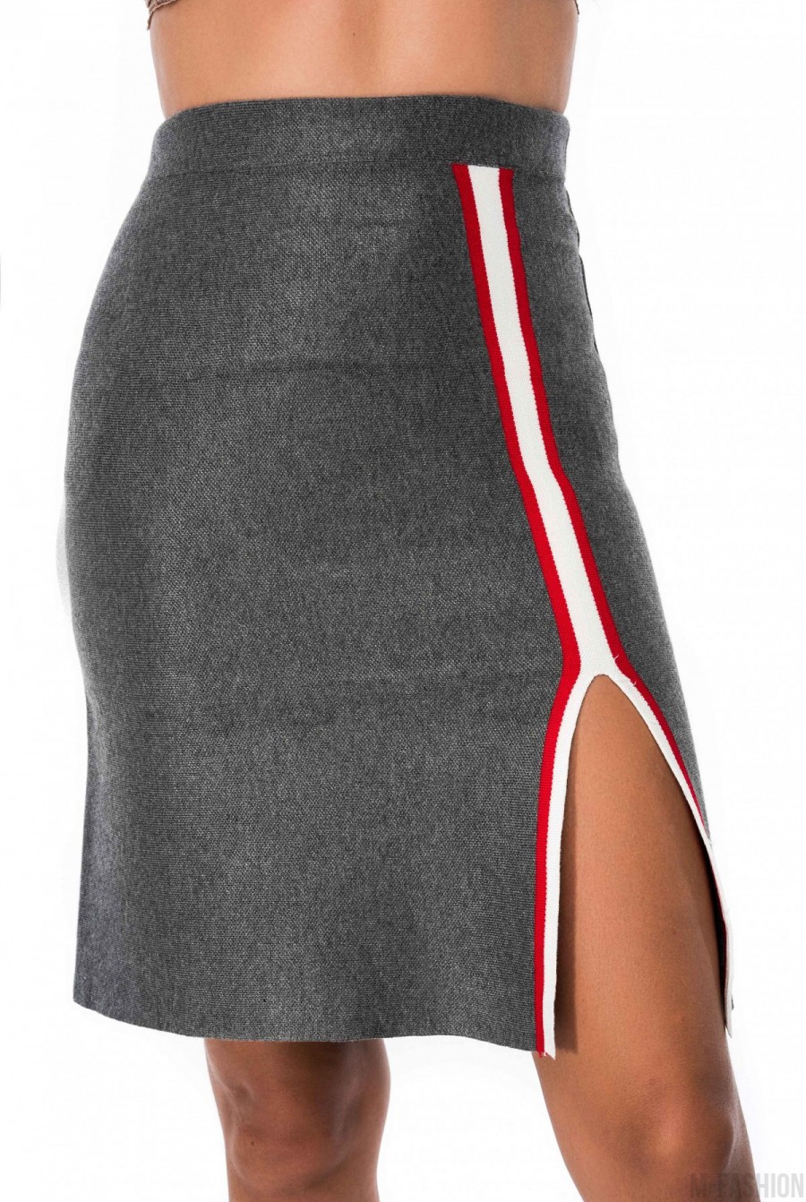 Серая юбка с разрезом, отделанным тесьмой - Фото 1