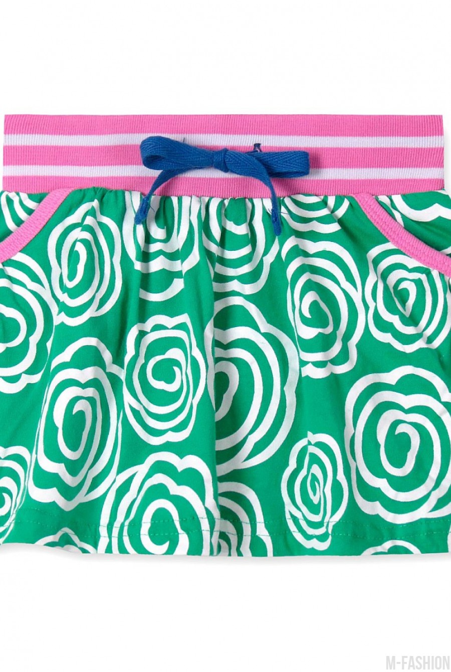 Котоновая зеленая юбка-шорты с розовым широким поясом и карманами - Фото 1