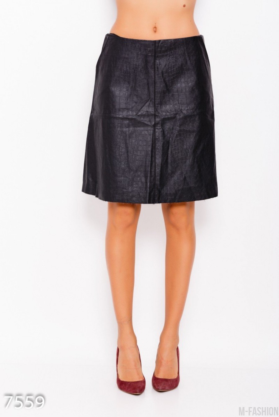 Черная юбка из тисненной эко-кожи с карманами - Фото 1