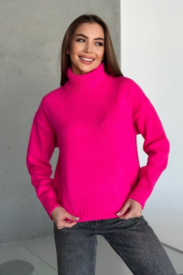 Ангоровый малиновый свитер с высоким горлом