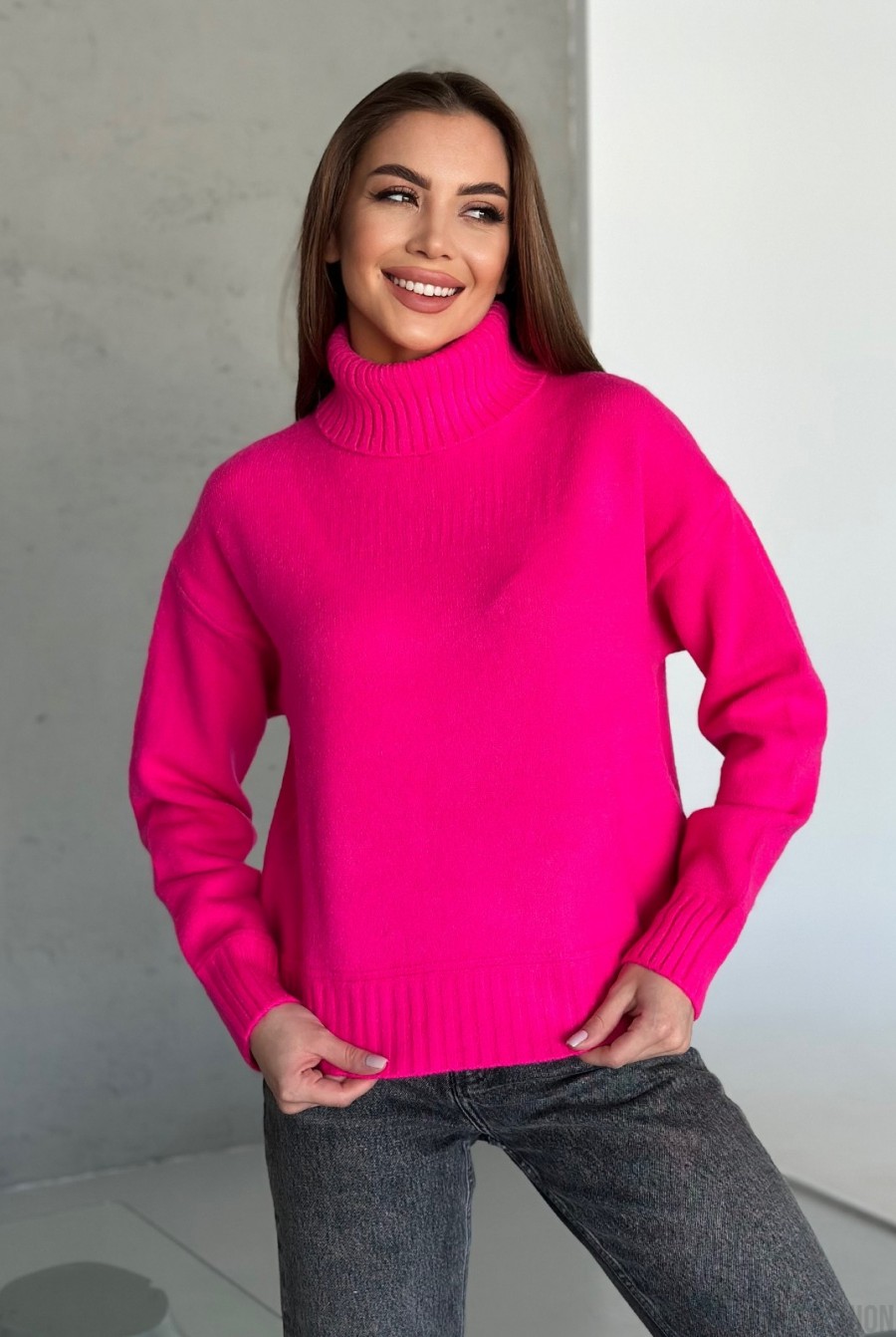 Ангоровый малиновый свитер с высоким горлом  - Фото 1