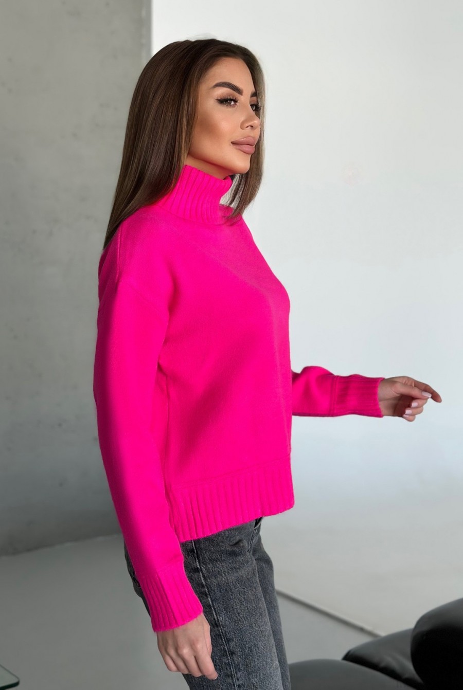 Ангоровый малиновый свитер с высоким горлом - Фото 2
