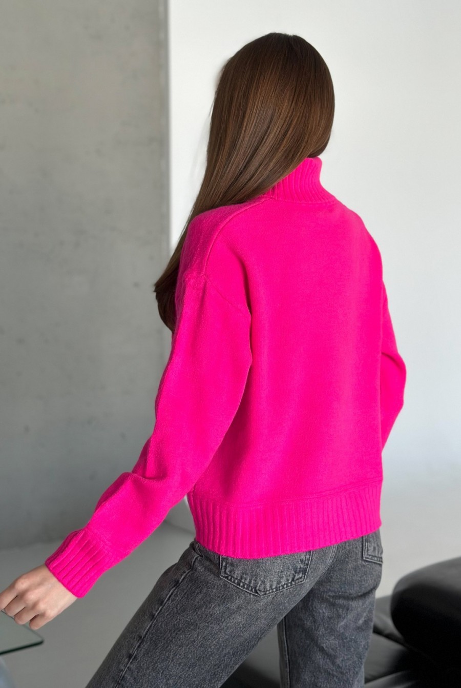 Ангоровый малиновый свитер с высоким горлом - Фото 3