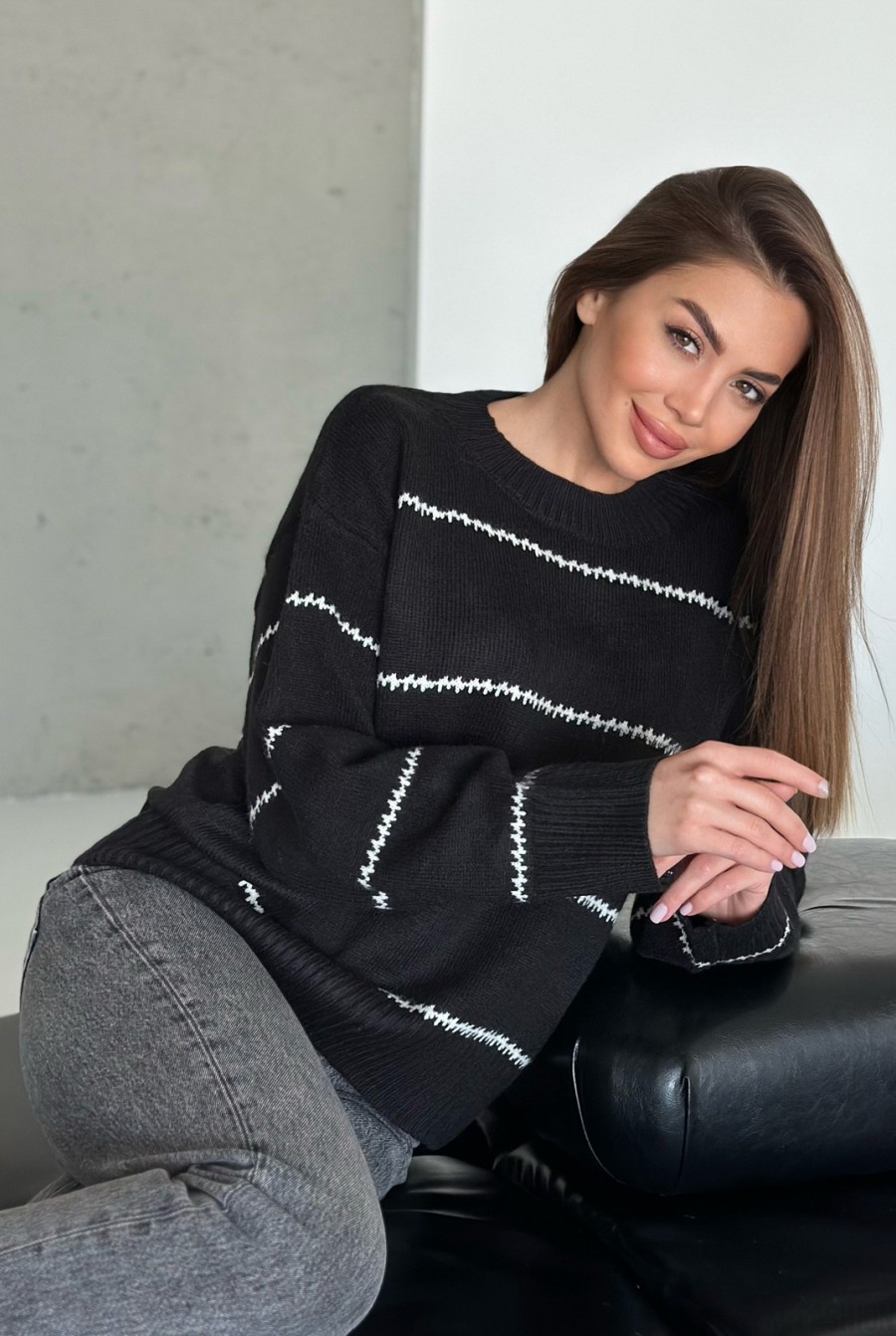Ангоровый вязаный свитер черного цвета в полоску - Фото 2