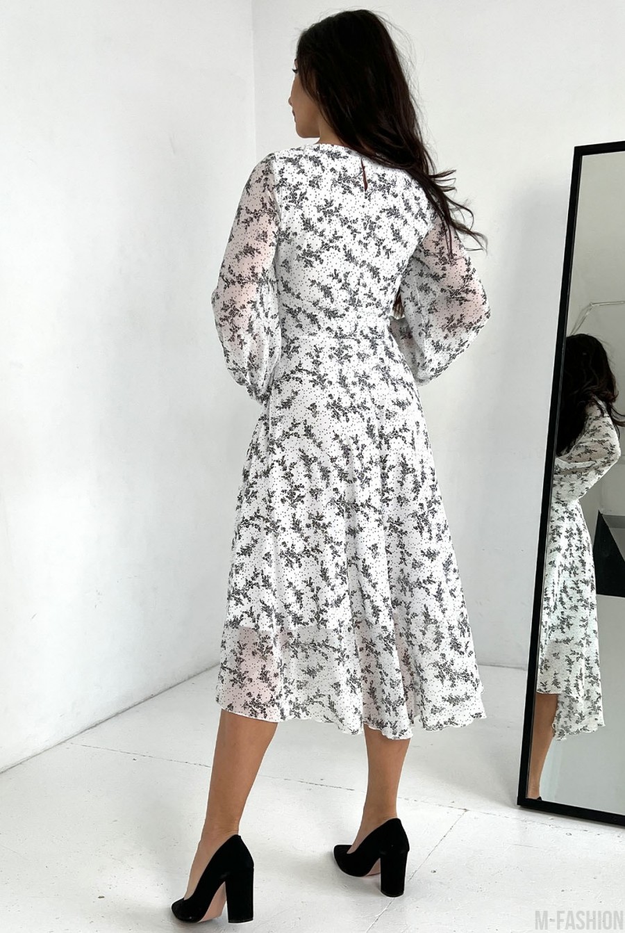 Белое миди платье с мелким цветочным принтом - Фото 3