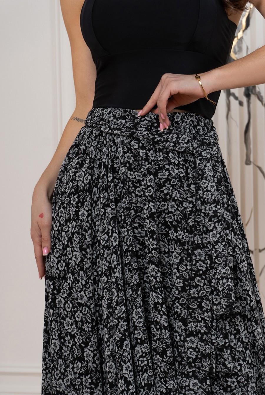 Черная шифоновая расклешенная юбка с принтом - Фото 4