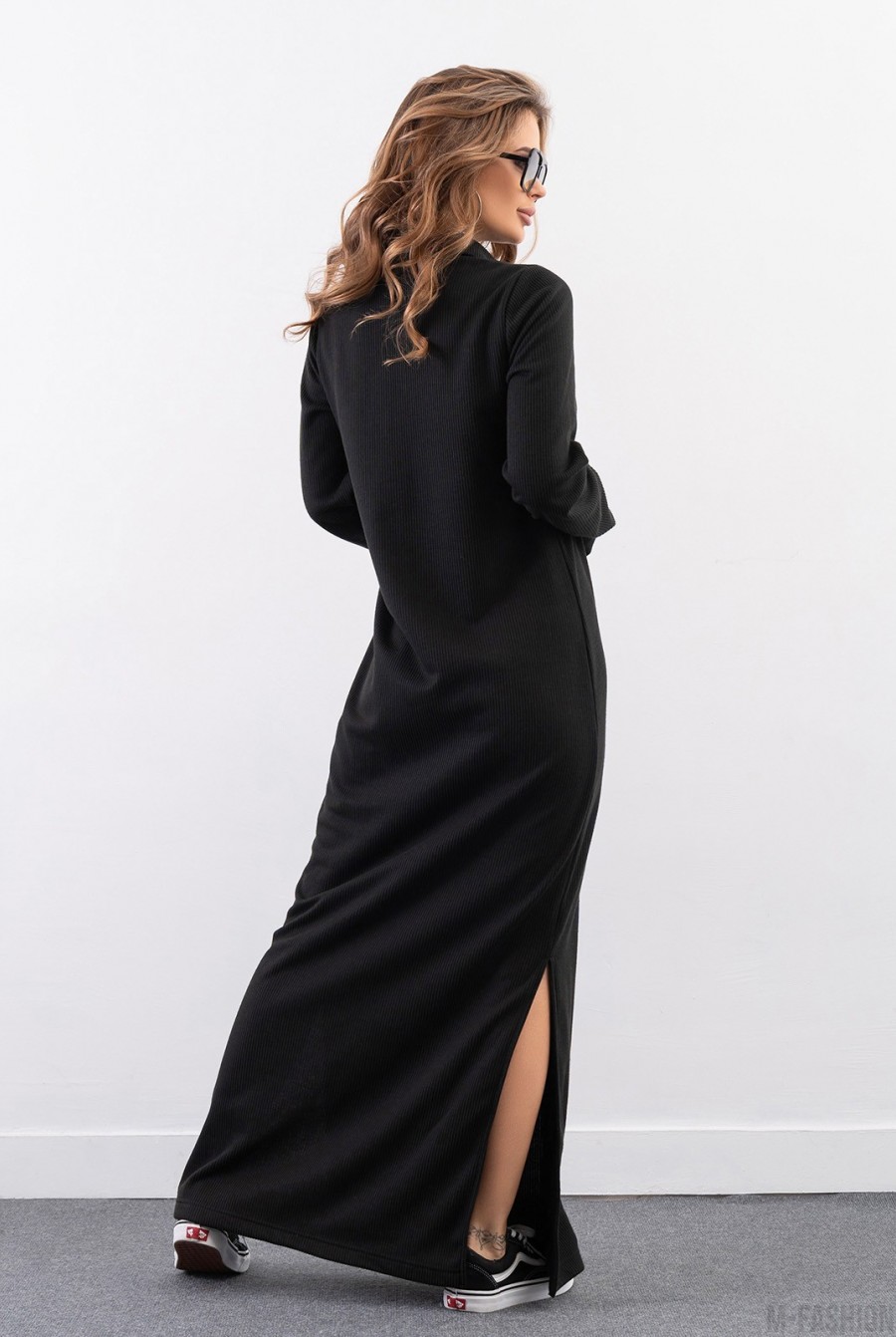 Черное длинное платье с воротником-поло - Фото 3