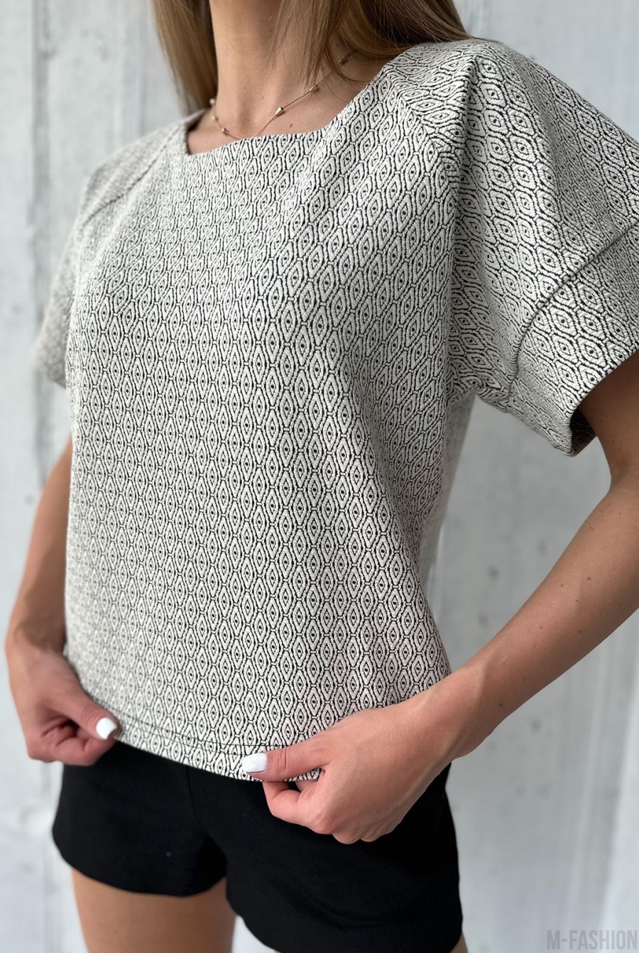 Фактурная блуза с короткими рукавами - Фото 4