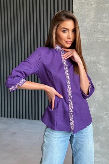 Фиолетовая льняная рубашка с вышивкой на манжетах