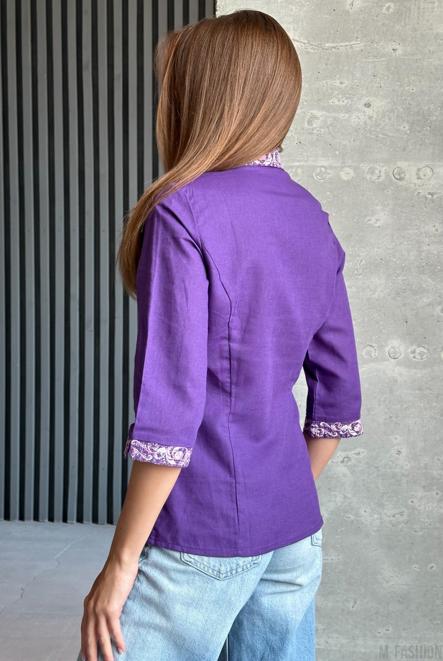 Фиолетовая льняная рубашка с вышивкой на манжетах  - Фото 3