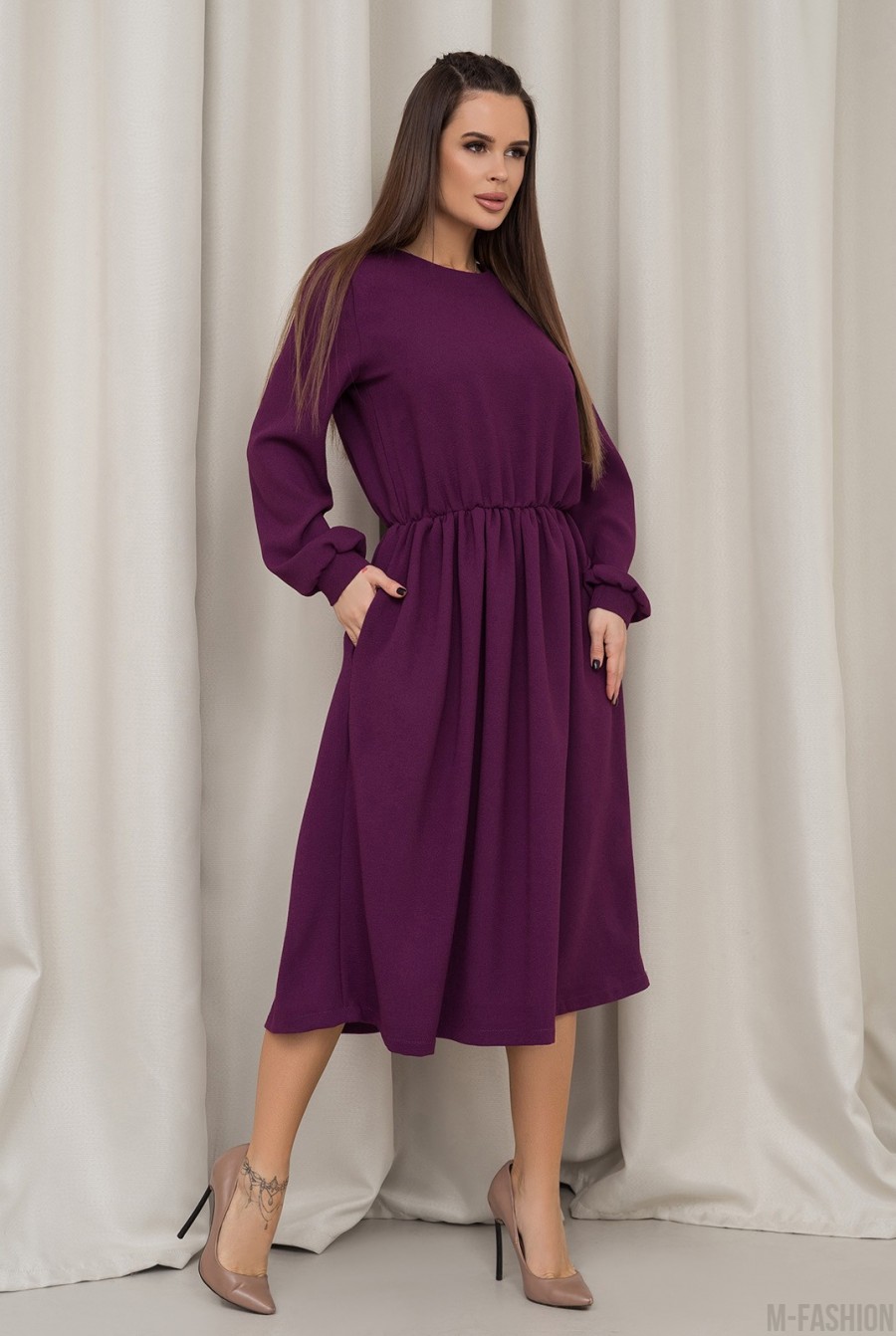 Фиолетовое классическое платье с длинными рукавами - Фото 2