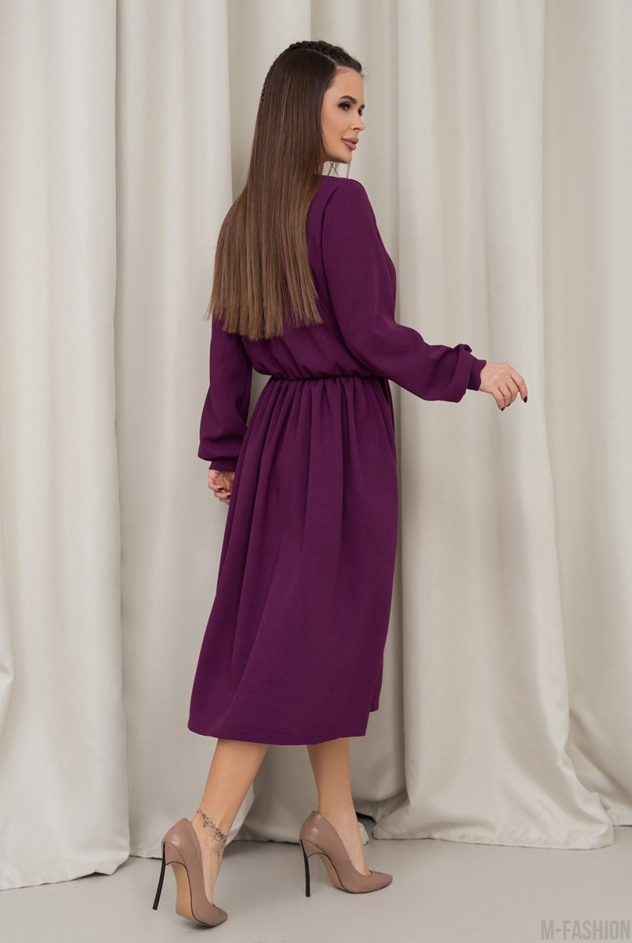 Фиолетовое классическое платье с длинными рукавами - Фото 3